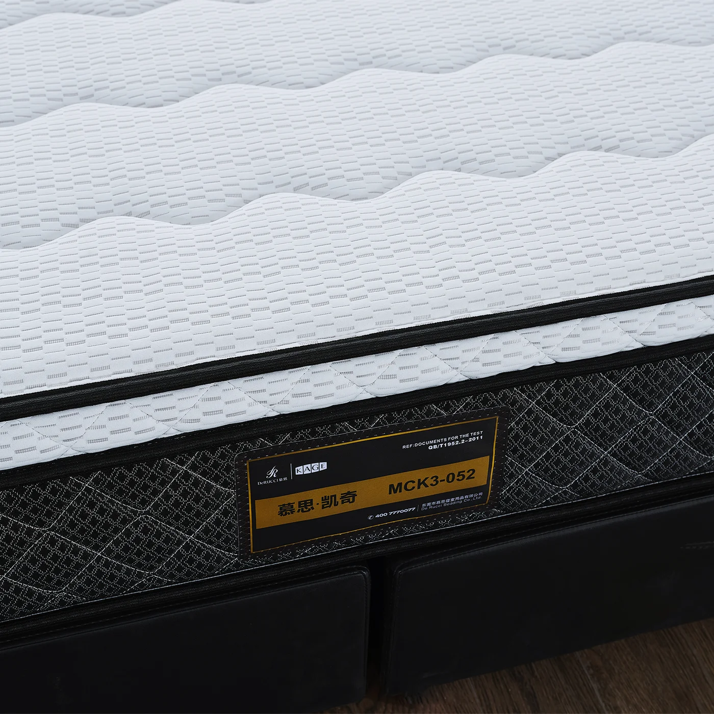 Edge / construction detail